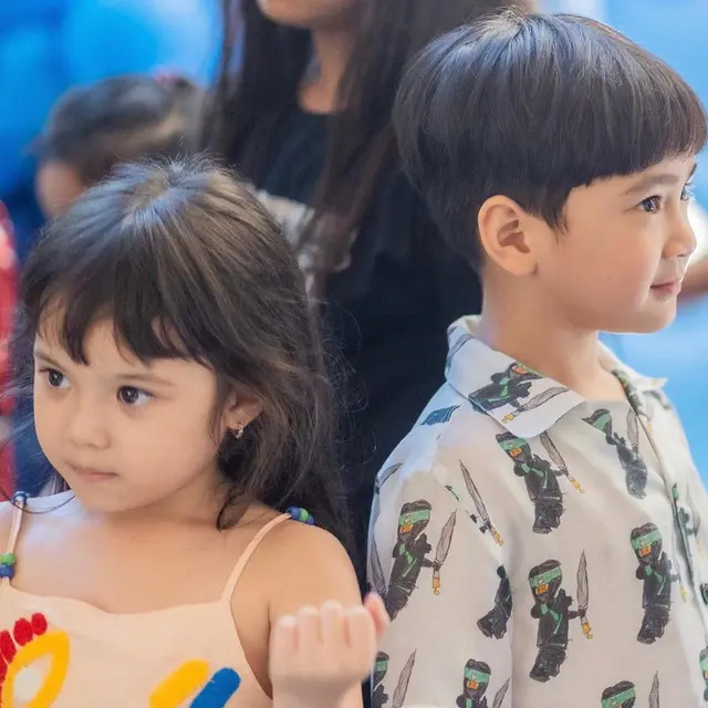 6 Potret Kebersamaan Rafathar dan Gempi, Dekat Sejak Kecil