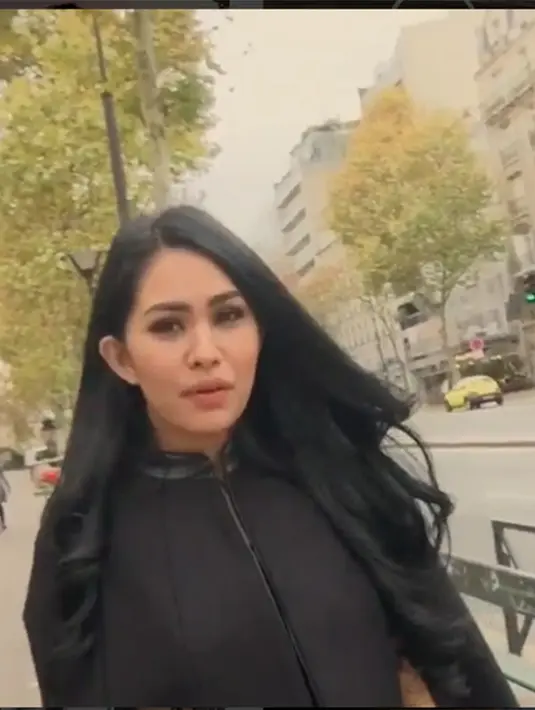 Teror di Paris membuat Kartika Putri terjebak di kota tersebut. Semua akses ditutup sehingga dia cuma bisa berharap semua baik-baik saja. (Via Instagram/@kartikaputriworld)