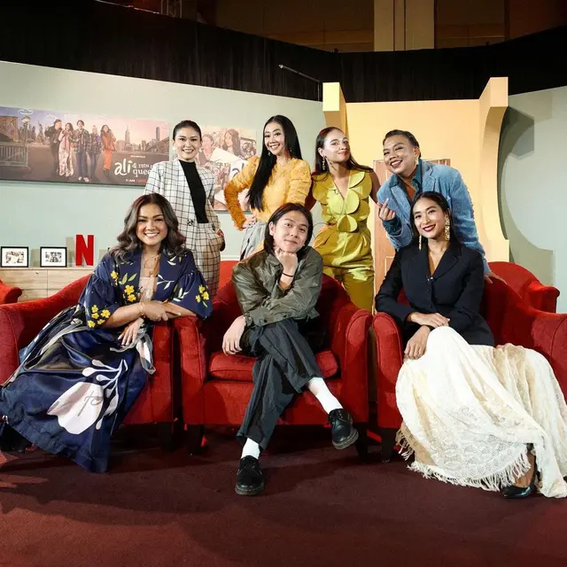 6 Momen Pemain Film Ali dan Ratu Ratu Queens di Konferensi Pers, Unjuk Kedekatan