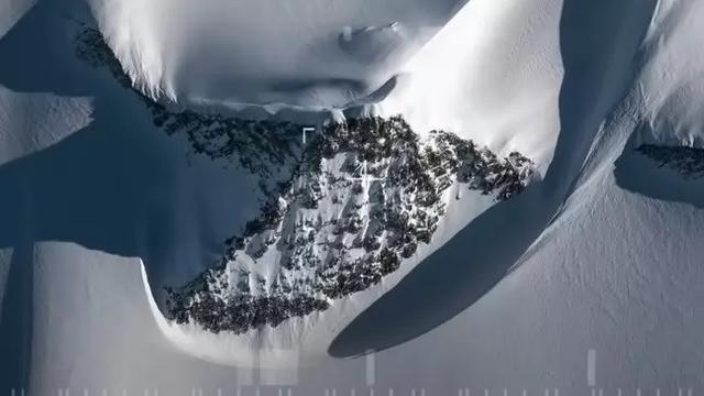 Gunung berbentuk piramida