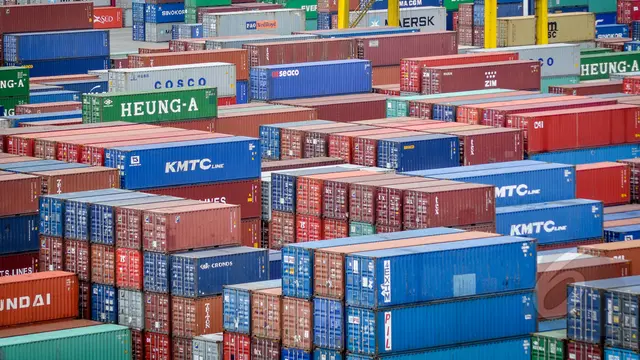 Tarif Impor Picu \’Sneakflation\’, Konsumen AS Perlahan Tanggung Beban