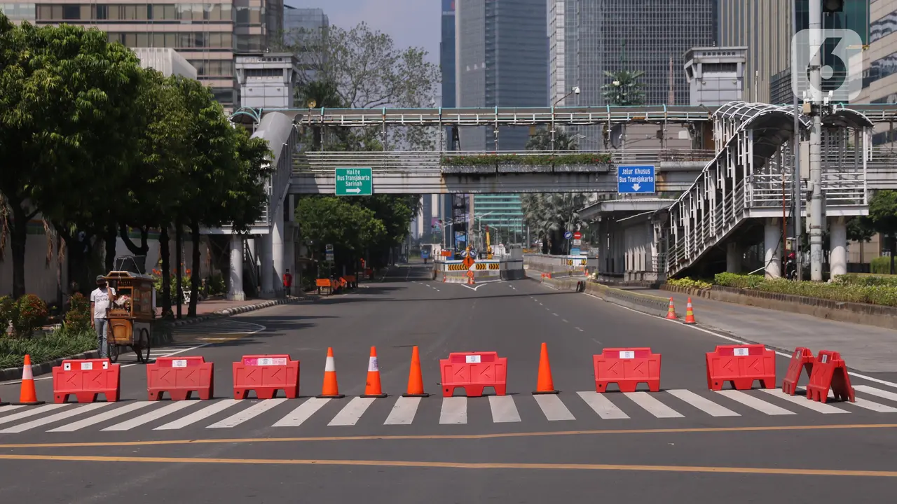 Suasana Hari Pertama PPKM Darurat di Jakarta