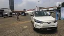 Mobil Toyota Kijang Innova EV Concept dihadirkan di area Indonesia International Motor Show (IIMS) 2022 di JIExpo Kemayoran, Jakarta, Kamis (31/3/2022). Kendaraan yang memiliki tiga baris dengan kapasitas tujuh tempat duduk akan diproduksi secara lokal di Indonesia. (Liputan6.com/Johan Oktavianus)