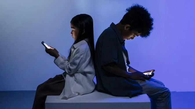 Bahaya Kecanduan Gadget Anak: Biaya Detoks Digital Kini Bikin Dompet Menangis!