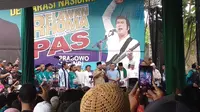 Calon Presiden, Prabowo Subianto, di Markas Soneta, Jalan Tole Iskandar, Depok, Jawa Barat, Minggu (28/10/2018). (Liputan6.com/Nafiysul Qodar)