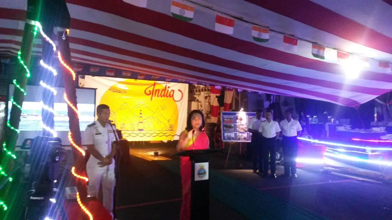Duta Besar India untuk Indonesia Nengcha Lhouvum Mukhopadhaya saat menyampaikan pidato sambutan kunjungan empat kapal AL India ke Indonesia di galangan INS Sahyadri, anjungan Pelabuhan Tanjung Priok (29/5/2017) (Rizki Akbar Hasan/Liputan6.com)