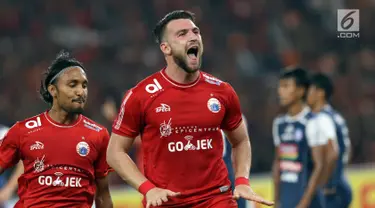 Pemain Persija, Marko Simic merayakan gol ke gawang Arema FC pada lanjutan Go-Jek Liga 1 Indonesia 2018 bersama Bukalapak di Stadion GBK Jakarta, Sabtu (31/3). Persija unggul 3-1 atas Arema FC. (Liputan6.com/Helmi Fithriansyah)