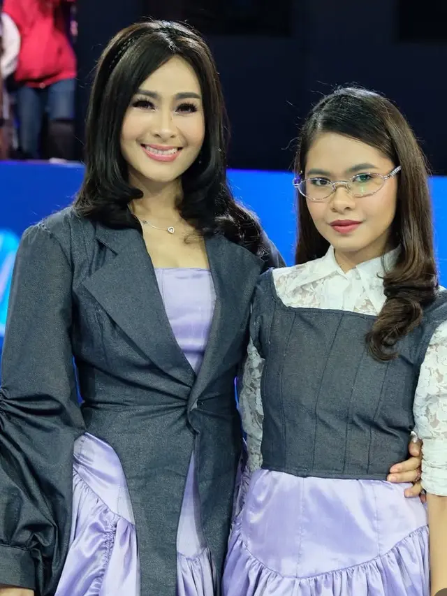 Tampilan Terbaru Iis Dahlia. [@isdadahlia]