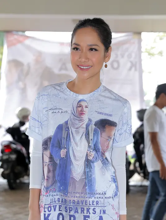 "Dari yang kecil populasinya itu jadi mualaf itu ingin yah. Mereka mempelajari Islam seperti apa, kalau knowledge-nya sebenernya lebih besar disana ketimbang kita," kata BCL di Kampus UI, Depok, Jawa Barat, Jumat (10/6). (Andy Masela/Bintang.com)