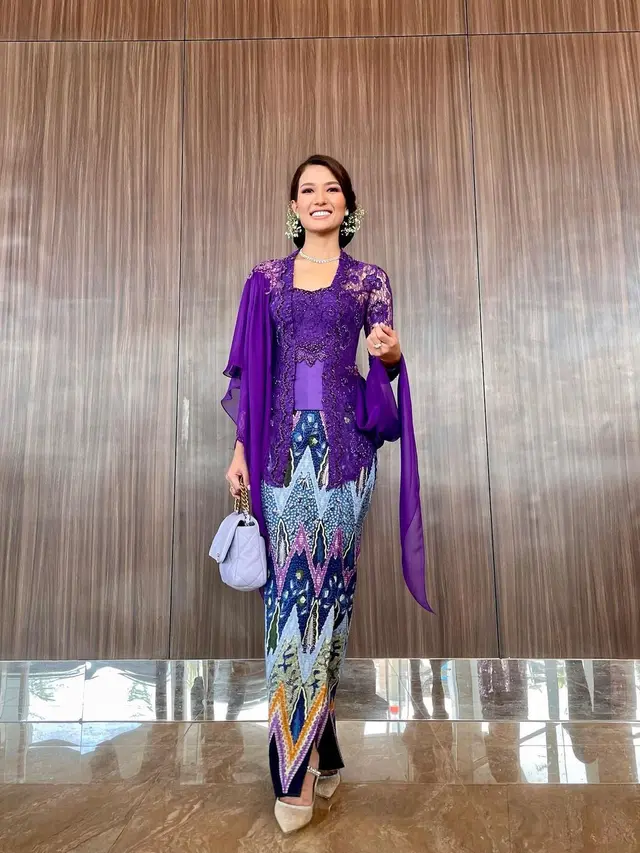 6 Pesona Duma Riris saat Pakai Kebaya, Tampil Menawan