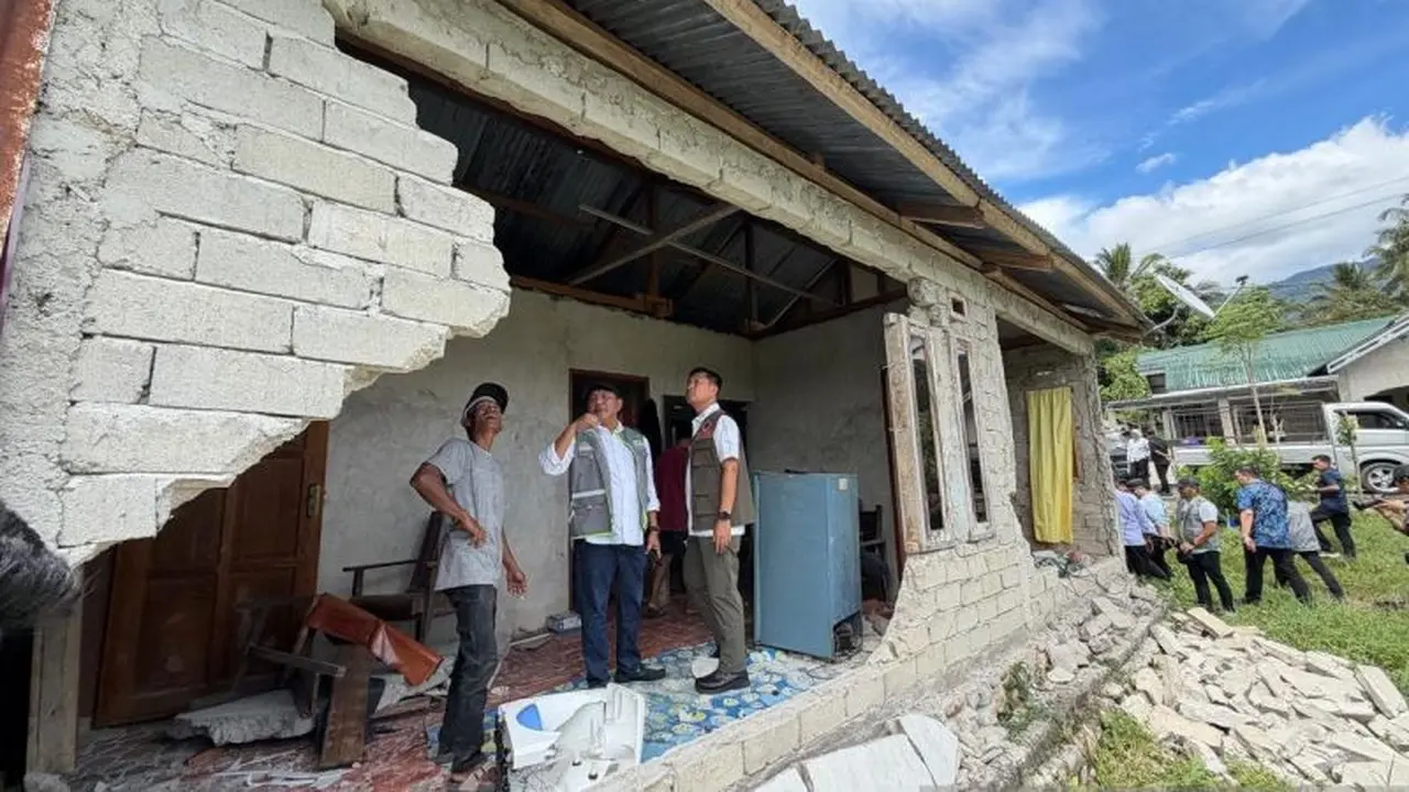 Bangunan rusak di Desa Kamaroa, Kecamatan Nokilalaki, Kabupaten Sigi dampak gempa Palu