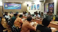 Kapolda Sulselbar Kumpulkan 7 Paslon yang Kalah Pilkada, Ada Apa?