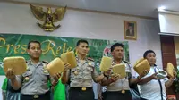Polisi mengungkap peredaran ganja di kampus di Kota Bekasi (Liputan6.com/ Fernando Purba)