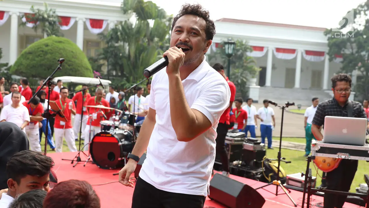 Giring Nidji Ajak Nyanyi Presiden Jokowi dan Mahasiswa di Istana Bogor