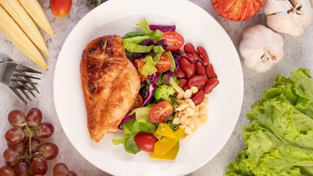 Pilihan makanan saat melakukan diet  agar tetap efektif