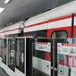 Mengintip LRT Jakarta yang siap beropersi pada Maret 2019, Senin (25/2/2019). (Bawono/Liputan6.com)