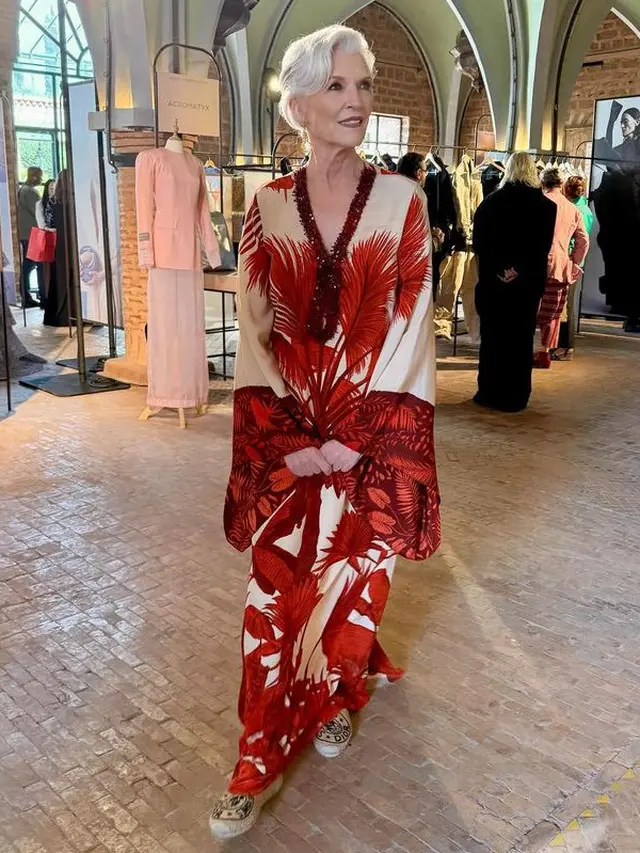 Maye Musk Ibunda Elon Musk Jadi Ikon Fashion di Usia Senja. [@mayemusk]