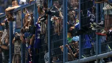 Bobotoh sangat antusias dan bersemangat ketika menyaksikan tim kesayangan berlaga di Stadion Gelora Bandung Lautan Api, Bandung. (16/7/2016). (Bola.com/Nicklas Hanoatubun)