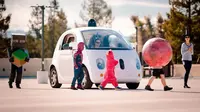 Google menjamin keselamatan anak-anak yang berada di sekitar mobil otonomos mereka. 