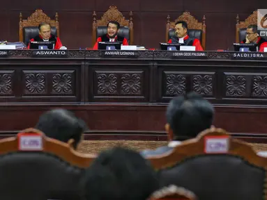 Suasana sidang ke-5 sengketa Pilpres 2019 di Gedung Mahkamah Konstitusi (MK), Jakarta, Jumat (21/6/2019). Sidang tersebut beragendakan mendengar keterangan saksi dan ahli dari pihak terkait yakni paslon nomor urut 01 Joko Widodo (Jokowi)-Ma'ruf Amin. (Liputan6.com/Johan Tallo)