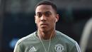 Anthony Martial kemungkinan besar akan meninggalkan Man. United menurut Mirror, Pelatih Jose Mourinho enggan menahan pemain yang ingin pergi dari klub, rumor tersebut menjadi peluang bagi Chelsea untuk mengejar Anthony. (AFP/Oli Scarff)