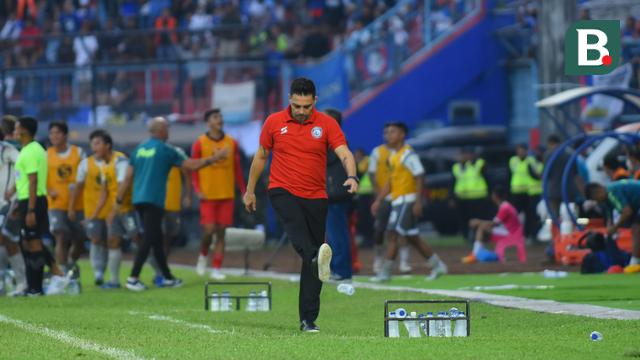 Ekspresi kecewa pelatih Arema, Javier Roca