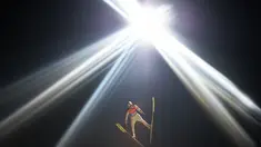 Atlet Norwegia, Kenneth Gangnes, beraksi di nomor Four Hills Piala Dunia Ski Jumping 2016 di Bischofshofen, Austria, (5/1/2016). (AFP/APA/Barbara Gindl/Austria Out)