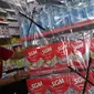 Produk Prancis yang diboikot di sebuah minimarket di Tangerang, Banten, Kamis (5/11/2020). Pemboikotan produk tersebut merupakan bentuk protes dan kecaman terhadap pernyataan Presiden Prancis Emmanuel Macron yang dianggap menghina Nabi Muhammad SAW dan umat Islam. (Liputan6.com/Angga Yuniar)