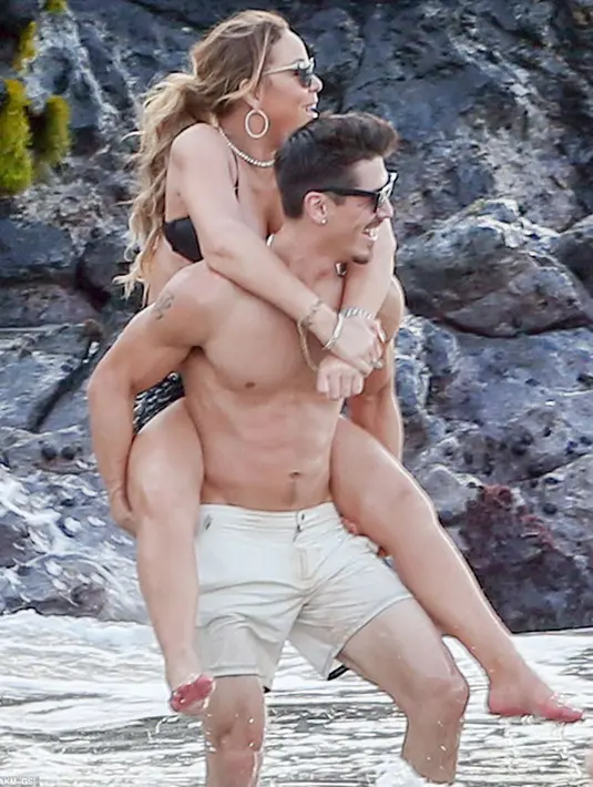 Hal yang selama ini menjadi dugaan James Packer terungkap sudah. Kabar perselingkuhan Mariah Carey dan Bryan Tanaka ternyata benar terjadi. Meskipun tak menyatakan langsung, foto-foto mesra itu bisa berbicara. (doc.dailymail.com)