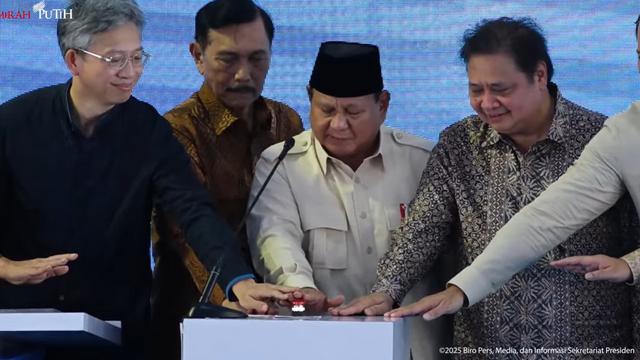 Presiden Prabowo Subianto meresmikan Kawasan Ekonomi Khusus (KEK) Industropolis Batang, Kamis (20/3/2025).