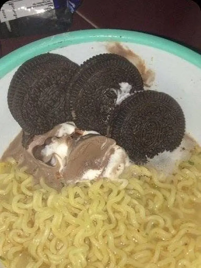 8 Cara Unik Netizen saat Makan Es Krim Ini Bikin Geleng Kepala