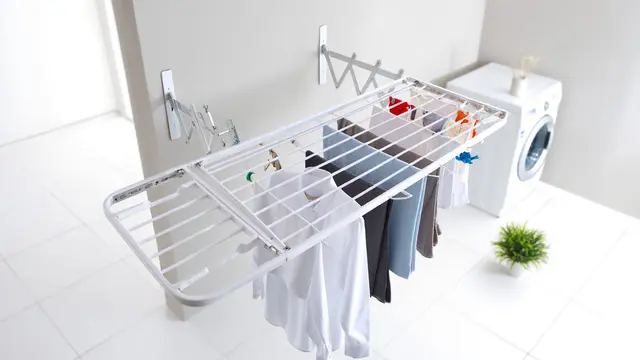 Ide Tempat Jemur Baju Lipat untuk Rumah Tipe Kecil (AI)