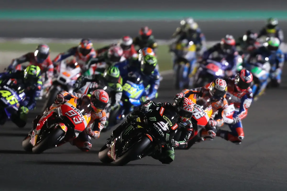 FOTO: Andrea Dovizioso Rajai MotoGP Qatar, Valentino Rossi Finis Ketiga