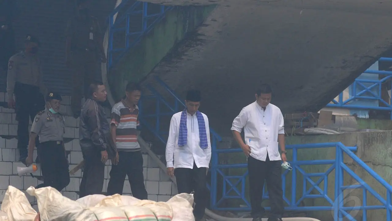 Jokowi Bermasker ke Pasar Senen