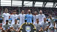 Para pemain Auckland City berpose menjelang laga Grup C Piala Dunia Antarklub 2025 melawan Bayern Munchen di Stadion TQL stadium, Minggu (15/6/2025). (AFP/Paul Ellis)