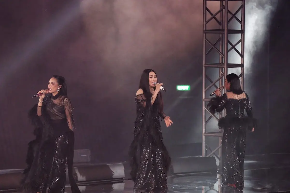 Tampilan Outfit Tiga Diva dan Super Girls di Konser Super Diva