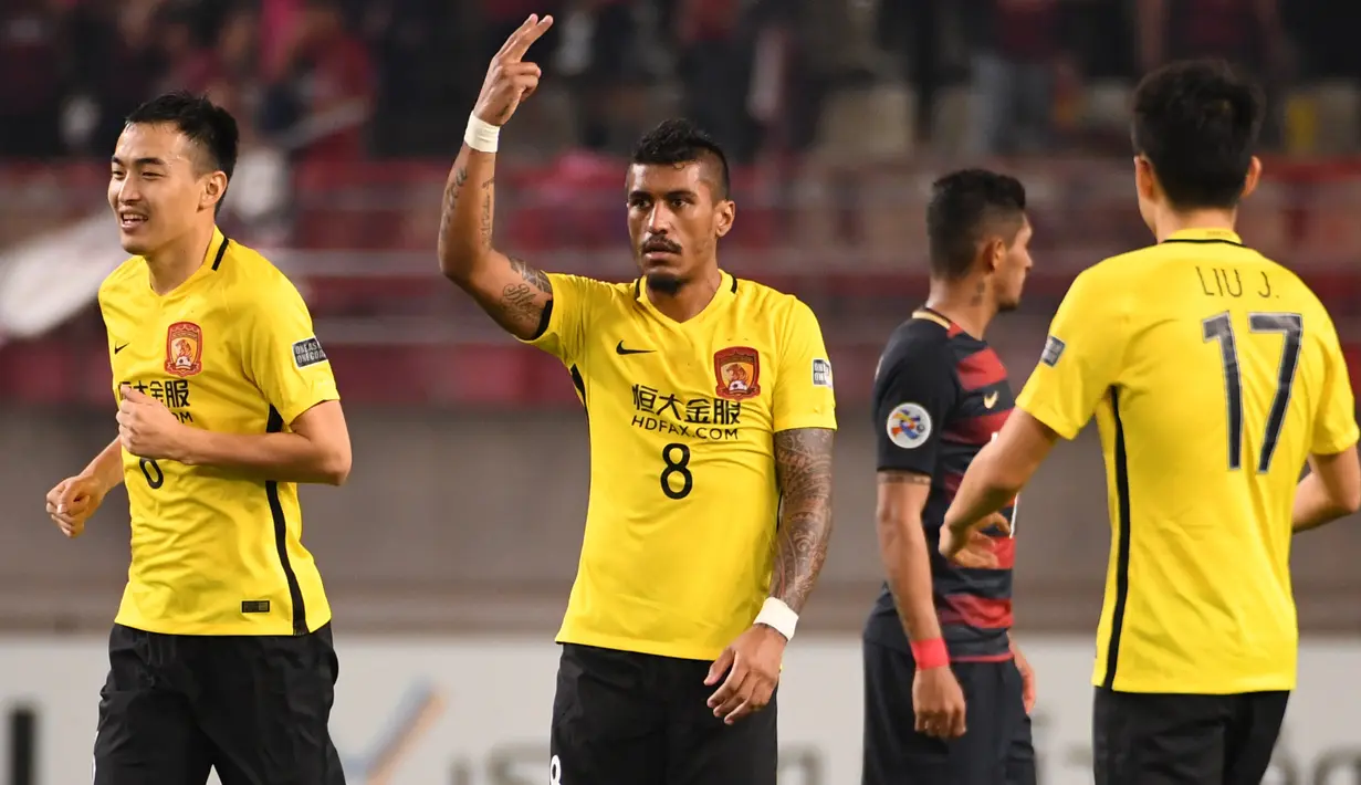 3. Guangzhou Evergrande - Klub asal Tirai Bambu ini membeli 8 pemain saat bursa transfer di bulan Januari dengan total dana mencapai 67 juta euro. Salah satu pemain yang dibeli adalah Paulinho dari Barcelona. (AFP/Toshifumi Kitamura)