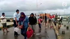 Ratusan TKI tiba di Pelabuhan Tunontaka, Nunukan, kalimantan Utara. 

Mereka tiba setelah diusir paksa oleh pemerintah Malaysia. Menurut Kepala Imigrasi Nunukan mereka adalah TKI bermasalah. (sab)