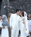 Kabar bahagia dari musisi Ifan Seventeen. Ifan resmi mempersunting Dylan Sahara. Keduanya resmi menikah hari ini, Rabu (2/11/2016) di Putri Duyung Ancol, Jakarta Barat. (Galih W. Satria/Bintang.com)