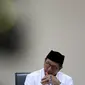 Menteri Agama Lukman Hakim Saifuddin saat jumpa pers terkait ceramah di rumah-rumah Ibadah, Jakarta, Jum'at (28/4). Dalam keterangannya Menag mengeluarkan sembilan seruan ke seluruh pengelola dan penceramah di tempat ibadah. (Liputan6.com/Johan Tallo)