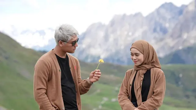 Potret Lesti Kejora dan Rizky Billar Pakai Baju Couple