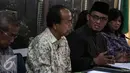 Dahnil Anzhar Simanjuntak memberikan paparan saat menghadiri pandangan Tim Evaluasi Penanganan Terorisme di PP Muhammadiyah, Jakarta, Kamis (15/7). Jumpa pers tersebut terkait Peledakan Bom di Mapolresta Solo. (Liputan6.com/Faizal Fanani)