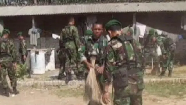 Polisi-TNI Bersihkan Sisa Bentrok Warga di Ponpes Jember