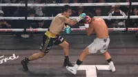 Rudy Golden Boy menang angka dengan skor 45-48, 39-47, dan 45-46. (Bola.com/M Iqbal Ichsan)