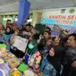 Menteri Koordinator Bidang Perekonomian Airlangga Hartarto saat melakukan audiensi usai meninjau simulasi program makan siang gratis di SMP Negeri 2 Curug, Tangerang, pada Kamis (29/2) siang.