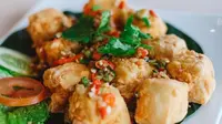 Tahu Gurih Cabai Garam, menu untuk sahur. foto: eatandtreats