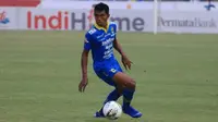 Gelandang serang Persib Bandung, Frets Butuan. (Bola.com/Erwin Snaz)