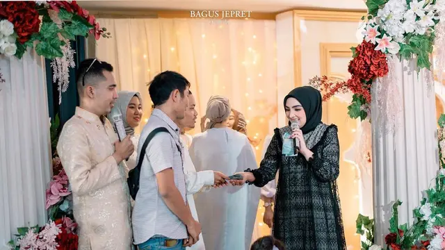 7 Momen The Hermansyah Ajak Karyawan Buka Bersama, Penuh Suka Cita