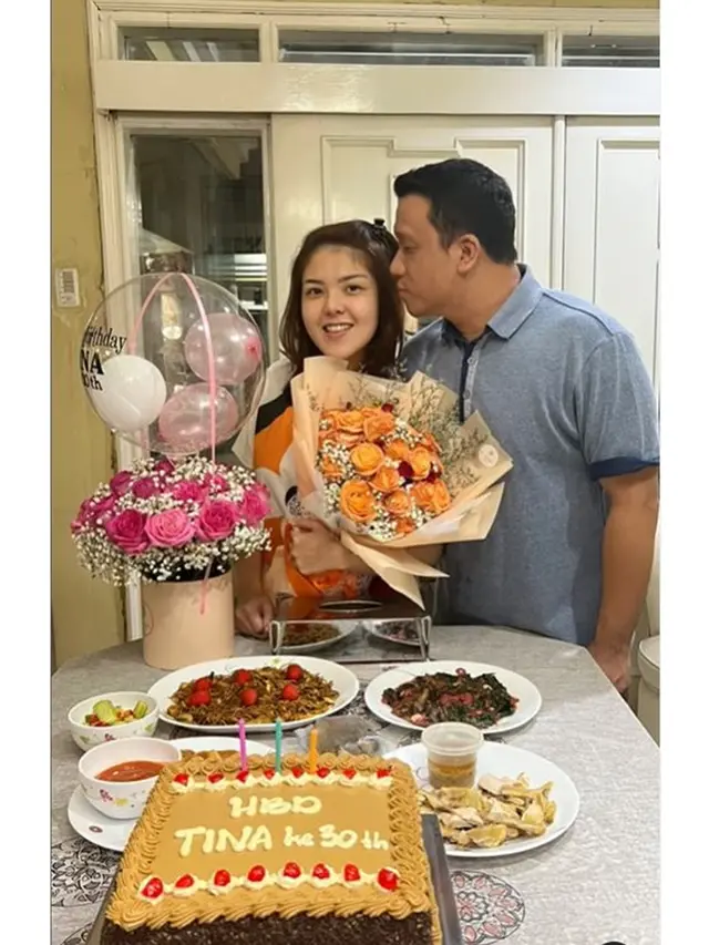 6 Potret Tina Toon Rayakan Ultah ke-30 Bareng Suami, Tampil Bak Barbie