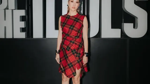 5 Gaya Outfit Bunga Citra Lestari Saat Manggung yang Curi Perhatian, Super Glamor dan Penuh Karisma